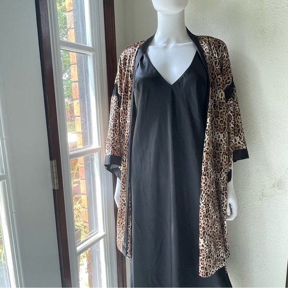 Victoria’s Secret leopard and lace kimono robe - Picture 5 of 11